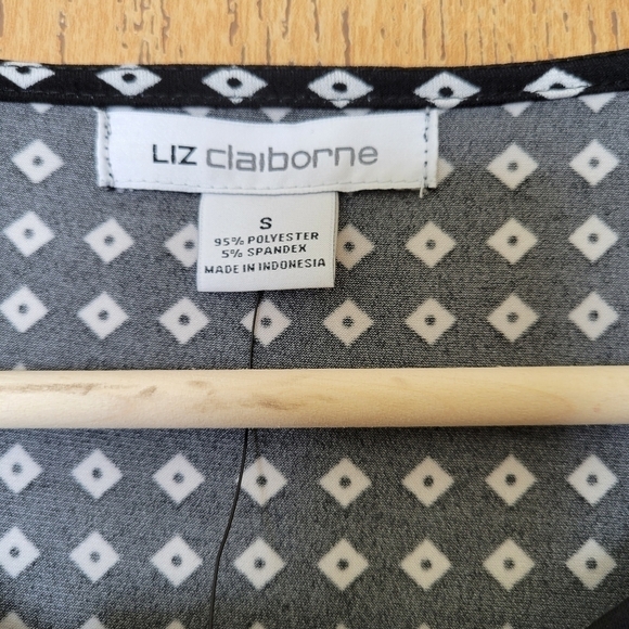 Liz Claiborne Black and white keyhole pleating detail sleeveless blouse S - Picture 3 of 7